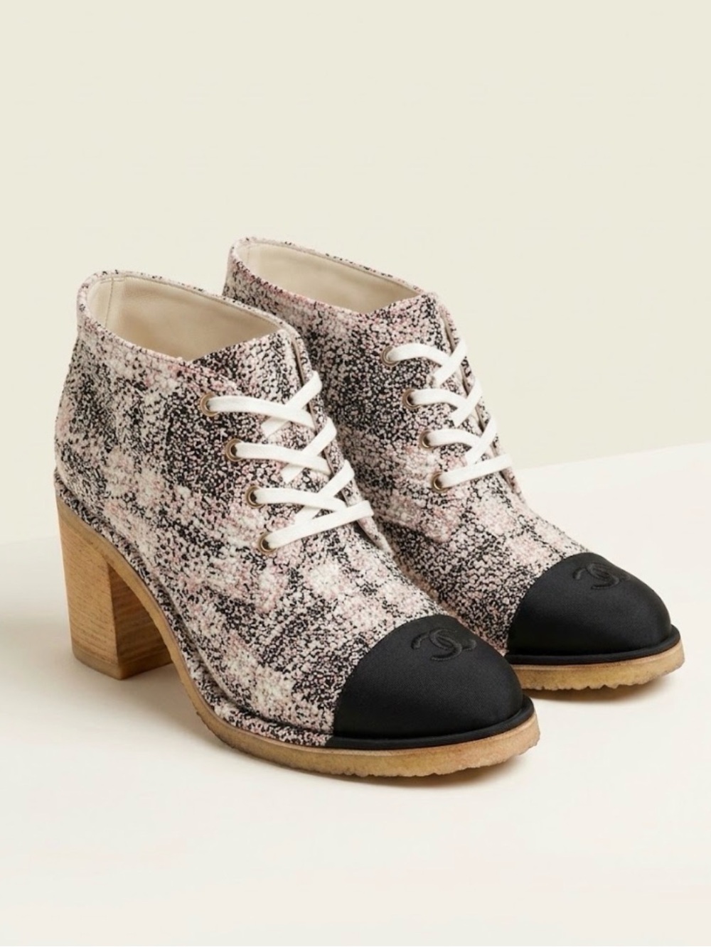 Chanel Tweed CC Cap Toe Lace Up Ankle Boots Size 41 G34631 Pink Black Boot